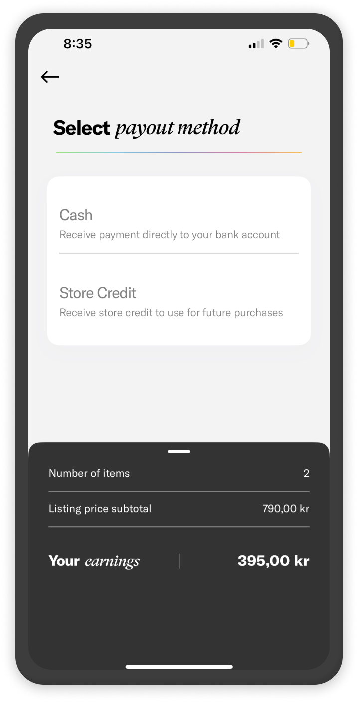 A mobile phone screen prompting the user to select a payout method, offering options for cash transfer to bank account or store credit for future purchases.